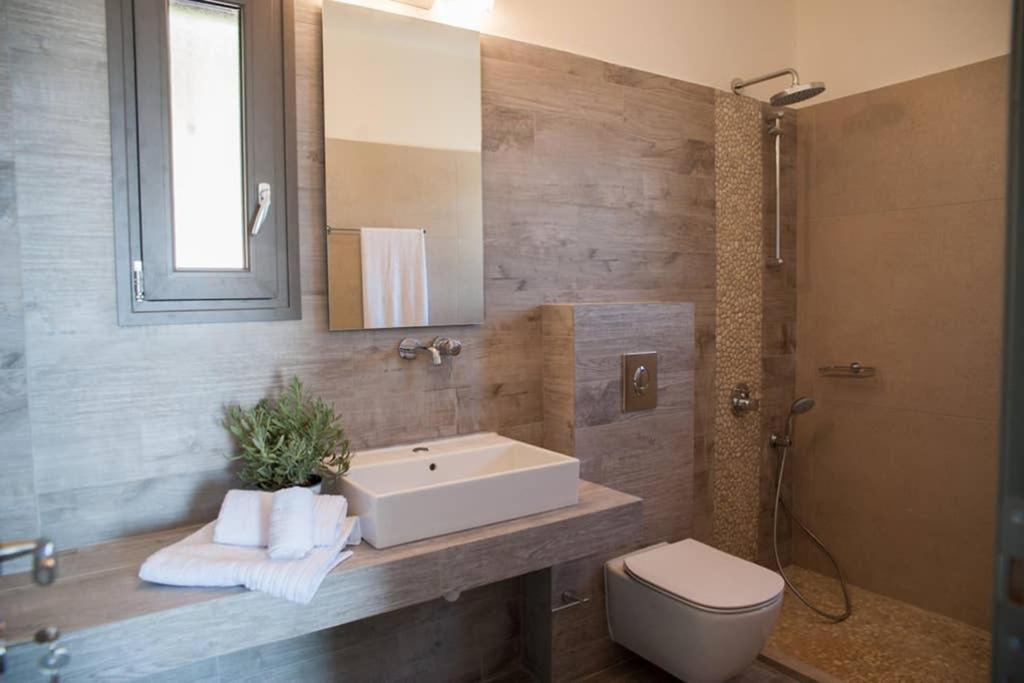 New Villa Blue With Private Pool At Trapezaki Livathos  Exterior photo
